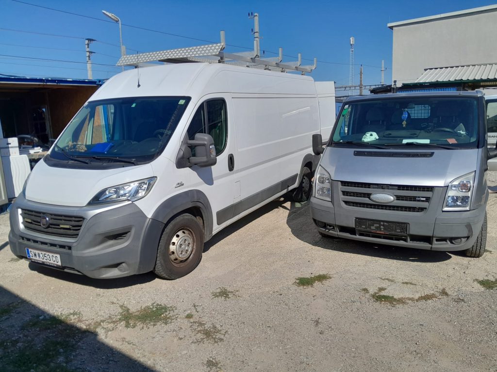 Moderne Transportfahrzeuge Ford Transit und Fiat Ducato von Tornado Dienst AT für Transport Schwechat